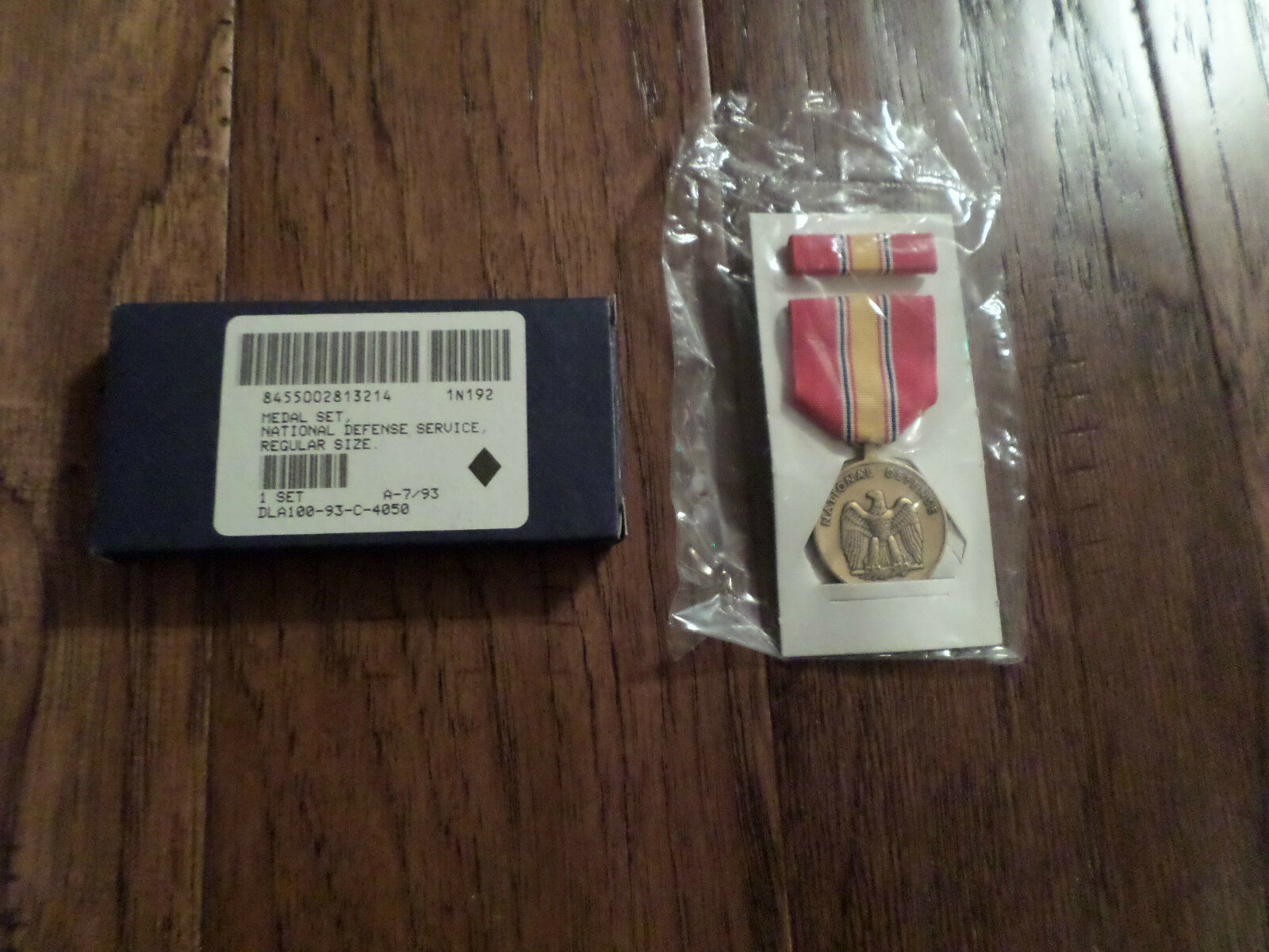 National Defense Service Medal & Ribbon Set Military G.i Issue Presentation Box
