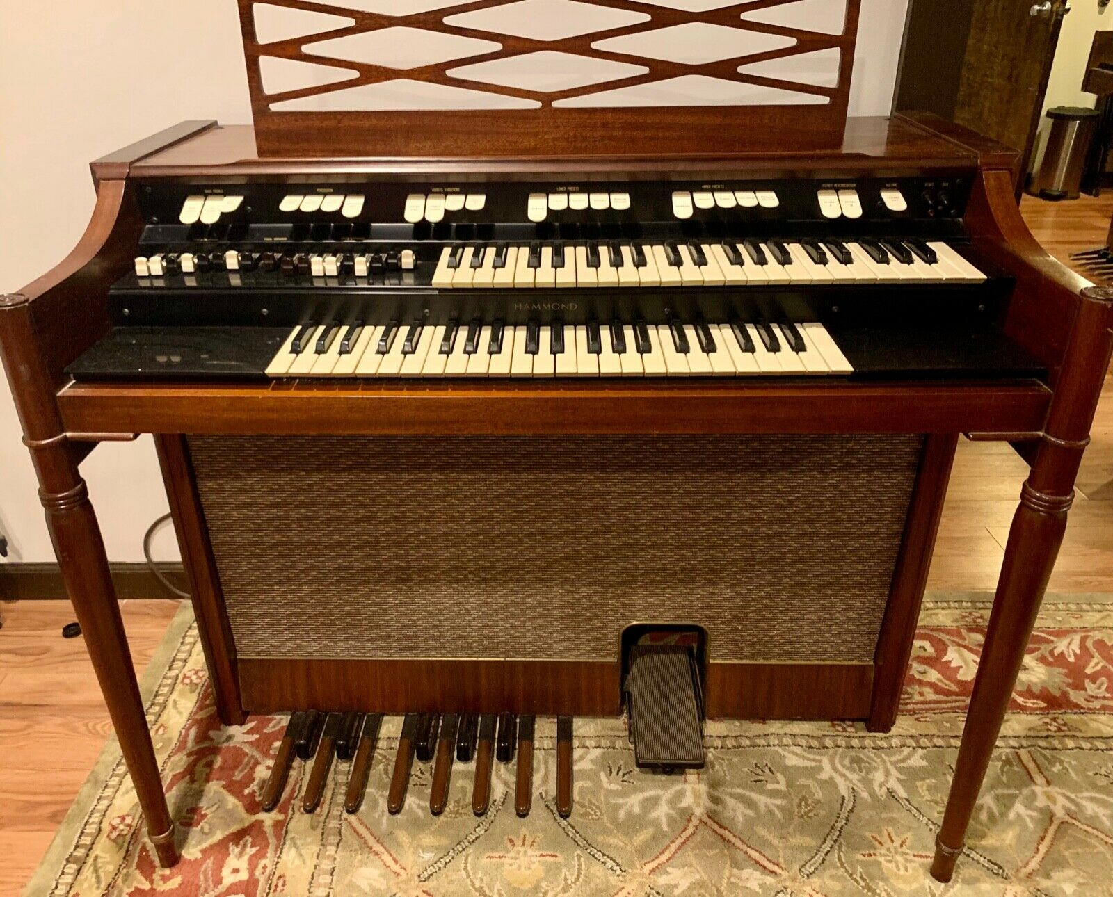 Hammond M-101 Organ