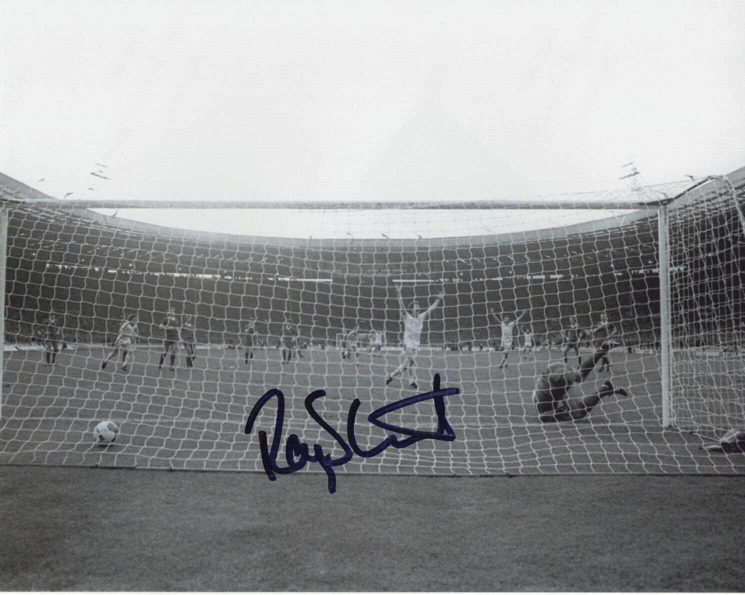 Ray Stewart - International Football, Soccer - Autographed 8x10 Photo