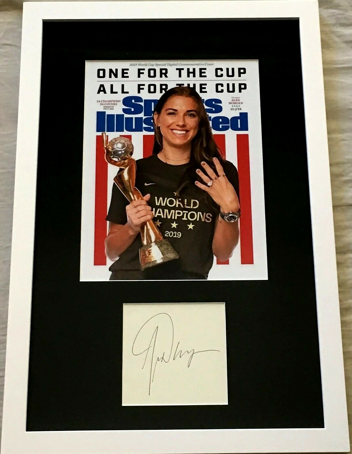 Alex Morgan Signed Framed W/ 2019 Women's World Cup Sports Illustrated Si Cover